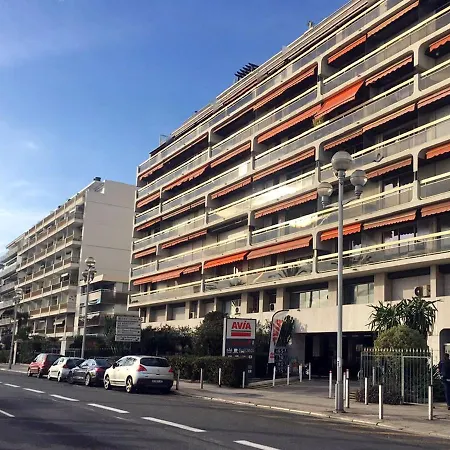 Beachfront On Promenade Des アパート *