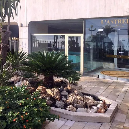 Beachfront On Promenade Des Apartment