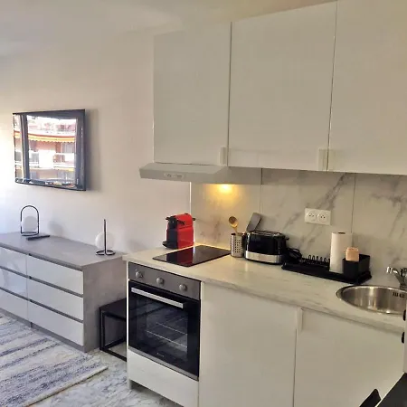 Beachfront On Promenade Des Apartment *