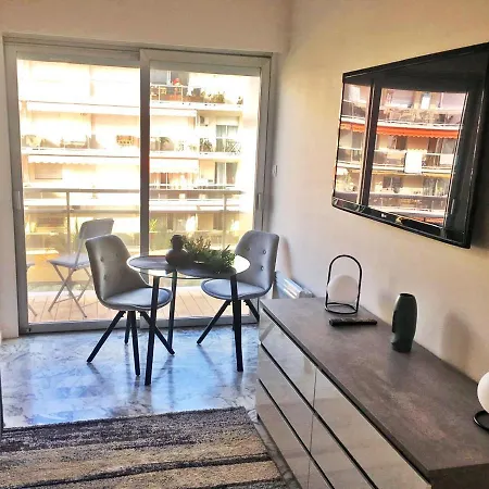 Beachfront On Promenade Des * Nice