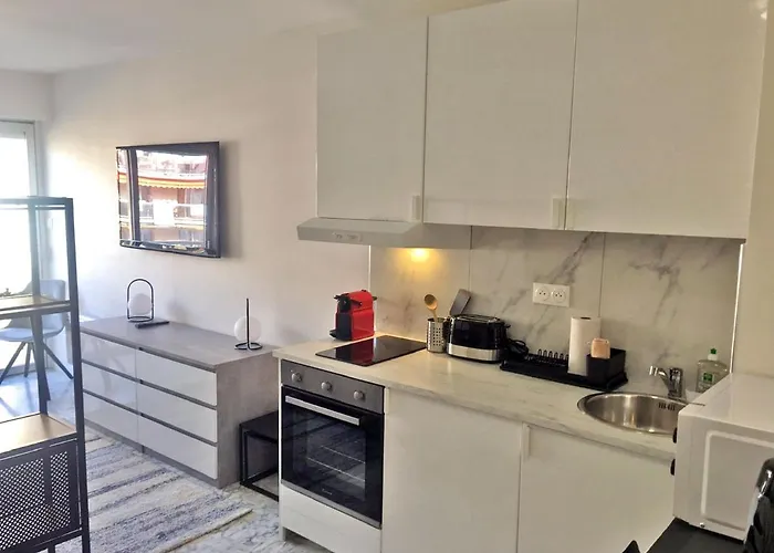 Beachfront On Promenade Des דירה *