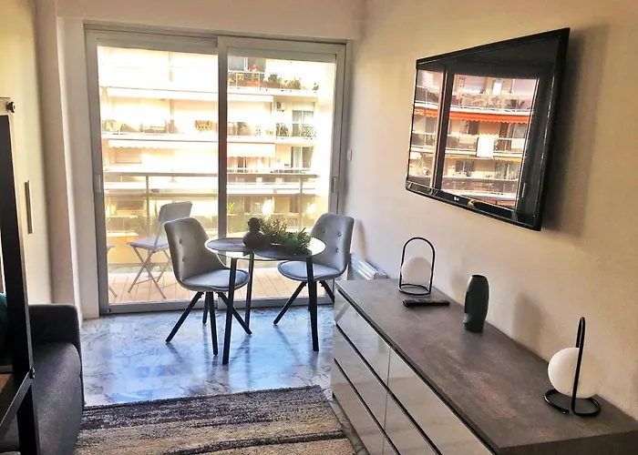 Beachfront On Promenade Des * ניס