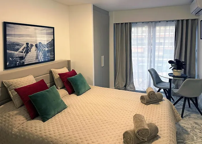 Beachfront On Promenade Des דירה *